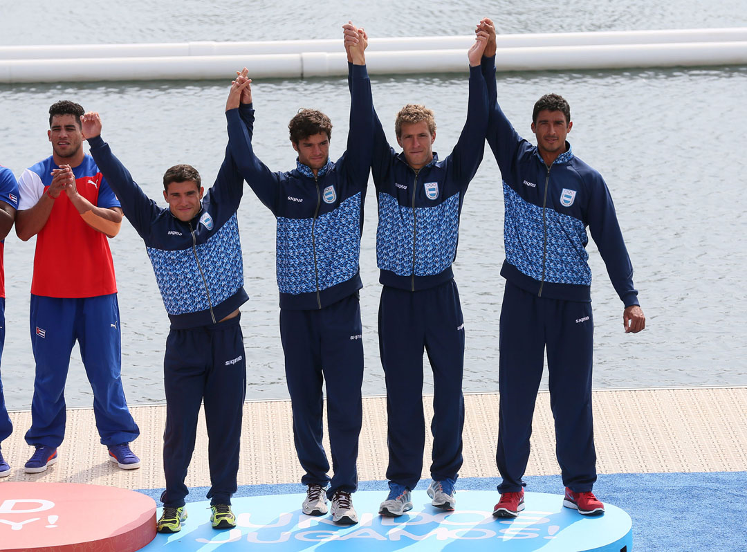 Télam 12/07/2015 Canadá Toronto:Daniel Dal Bó, Juan Ignacio Cáceres, Pablo de Torres y Gonzalo Carreras, ganadores de la medalla de bronce en la prueba K4 1000 metros durantela ceremonia de premiación. Foto: Victor Carreira/ enviado especial