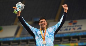 RIO DE JANEIRO, BRAZIL - SEPTEMBER 12: Silver medalist Hernan Emanuel Urra of Argentina celebrates on the podium at the medal ceremony for the Mne's Shot Put - F35 on day 5 of the Rio 2016 Paralympic Games at the Olympic Stadium on September 12, 2016 in Rio de Janeiro, Brazil. (Photo by Atsushi Tomura/Getty Images for Tokyo 2020)